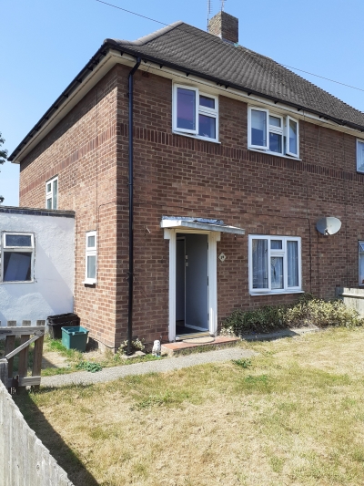 3 bedroom end of terrace house off rd parking. Large garden